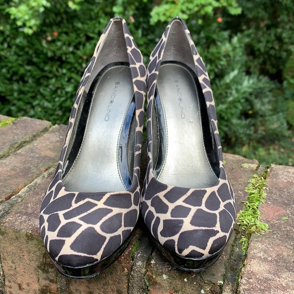 Bandolino animal print 4” Classic heels with slight platform - Picture 3 of 9